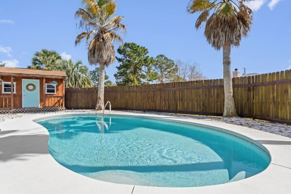 Pool - Relaxing 3BR Oasis with Pool – 5 Miles to Beach! (Navarre)