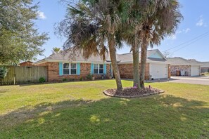 Exterior - Relaxing 3BR Oasis with Pool – 5 Miles to Beach! (Navarre)