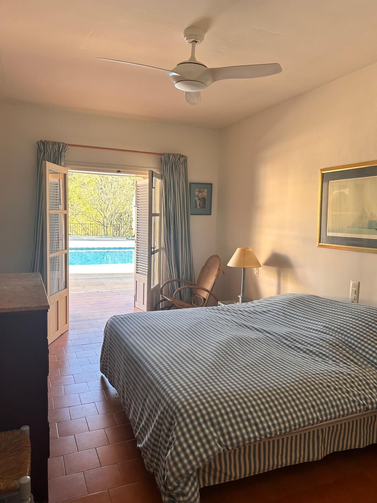 5 bedrooms, iron/ironing board, WiFi, bed sheets