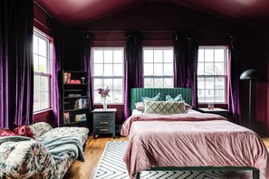 3 bedrooms, desk, iron/ironing board, free WiFi