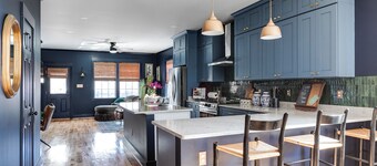 Moody, Vintage Retreat in Church Hill, Close to Parks, Restaurants + Nightlife