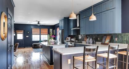 Moody, Vintage Retreat in Church Hill, Close to Parks, Restaurants + Nightlife