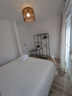 2 slaapkamers, een strijkplank/strijkijzer, gratis wifi, beddengoed