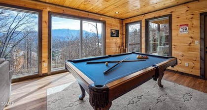 Mountain-View Luxury, Hot Tub + Game Room, Pool Table