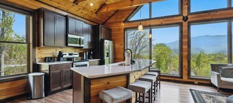 Sweetgum Lodge, Gatlinburg Chalet Village Mountain Views, Hot Tub & Game Room