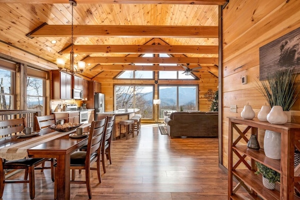 Sweetgum Lodge's Entryway