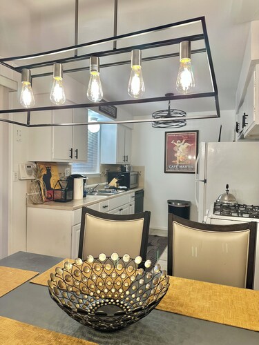 Artsy Cozy & Central! Near Berkeley, Royal Oak, DTWN Detroit, Zoo & Dream cruise