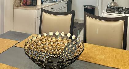 Artsy Cozy & Central! Near Berkeley, Royal Oak, DTWN Detroit, Zoo & Dream cruise