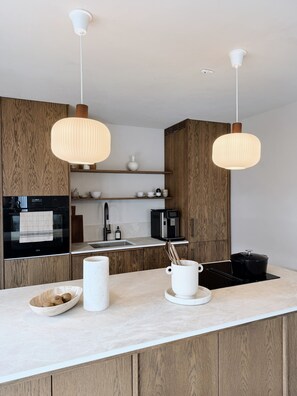 Refrigerador, horno, parrilla de estufa y lavavajillas 