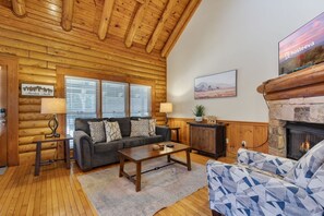 Télévision, cheminée, jeux vidéo, baby-foot