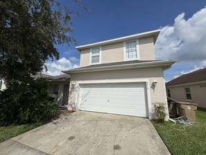 Exterior - Luxury Vacation Home in Kissimmee, Perfect for Families and Golfers (Kissimmee)