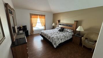 House, Multiple Beds, Pool Access, Pool View (Cullen Villa) | 4 bedrooms, individually decorated, individually furnished, bed sheets