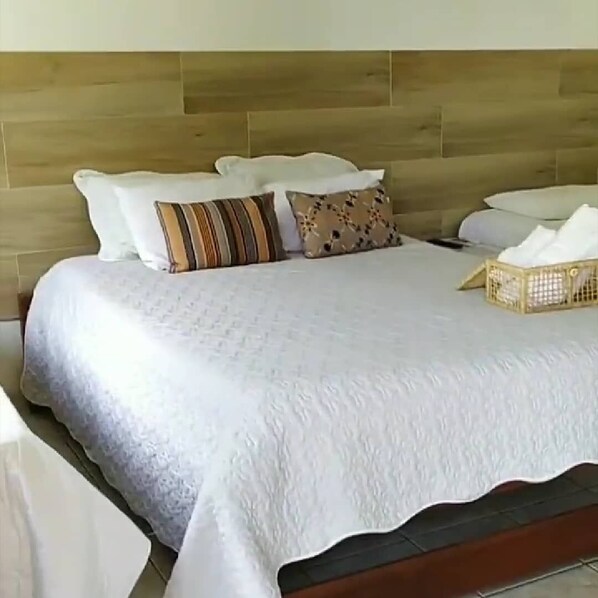 Basic Quadruple Room | Hypo-allergenic bedding, soundproofing, free WiFi