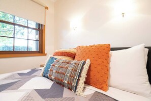 1 bedroom, desk, iron/ironing board, WiFi