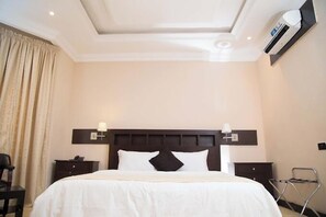 Deluxe Room, Balcony, City View | Desk, laptop workspace, blackout drapes, soundproofing - Brava Hotel (Ibadan)