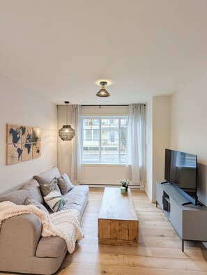 Smart TV - Cozy 3 1/2 près de l'ancienne gare de Saint-Jovite - Escapade à Tremblant! (Mont-Tremblant)
