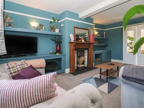Living area - Rose Cottage (Cottingham)