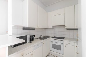 Frigorífic, microones, forn i placa de cuina