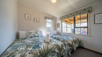 2 bedrooms, iron/ironing board, WiFi, bed sheets