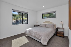 1 bedroom, WiFi, bed sheets - Central Couples Retreat – Mangawhai Heads Unit (Mangawhai)