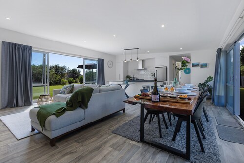 Ahipara Hideaway - Kaitaia Holiday Home