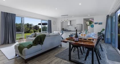 Ahipara Hideaway - Kaitaia Holiday Home