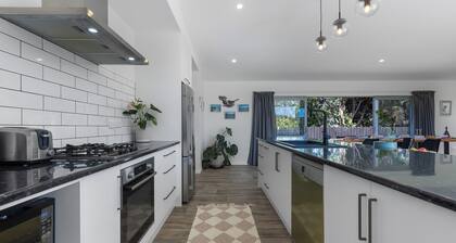 Ahipara Hideaway - Kaitaia Holiday Home