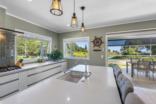 The Lighthouse - Te Mata Holiday Home