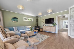 TV, fireplace - The Lighthouse - Te Mata Holiday Home (Thames)