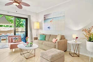 Smart TV - Casa Flamingo 2BR 3BA w/ 3 Pools, Gym, Restaurant (Noord)