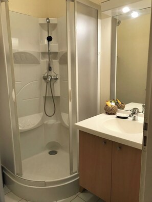 SĂšche-cheveux, papier toilette