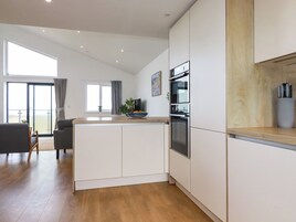 Dishwasher, cookware/dishes/utensils