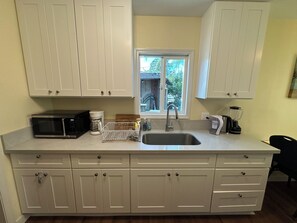 Fridge, microwave, oven, coffee/tea maker