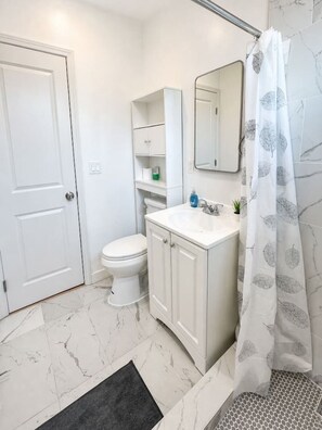 Shower, hair dryer - 2BR Apt: Close to Temple City, Arcadia & Pasadena (San Gabriel)