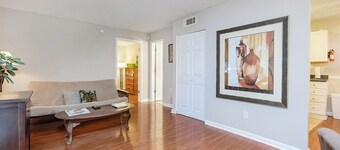 Private condo close to Atlanta, Stone Mountn, Emory with WiFi, AC in cool Tucker