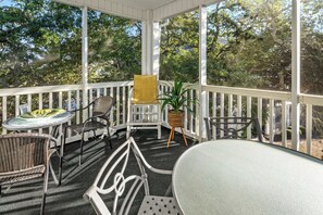 Appart'hôtel, plusieurs lits, bain à remous, vue piscine (OCEAN KEYS 3331) | Vue de la chambre