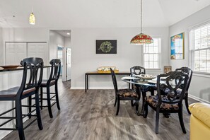 콘도, 침대(여러 개), 온수 욕조, 수영장 전망 (OCEAN KEYS 3331) | 3 개의 침실, 각각 다른 스타일의 인테리어, 각각 다르게 가구 비치, 침대 시트