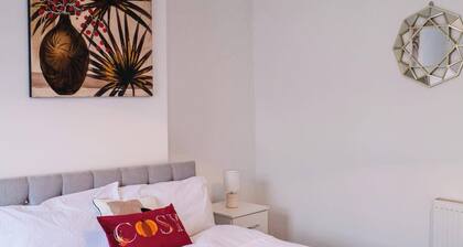 4 Bed House Sleeps 7-free Parking- Contractors