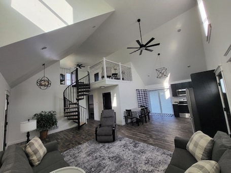 Books. Charming & Modern 3 Bedroom House