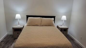 3 habitaciones, escritorio, tabla de planchar con plancha y wifi gratis