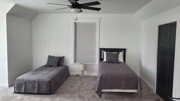3 bedrooms, desk, iron/ironing board, free WiFi