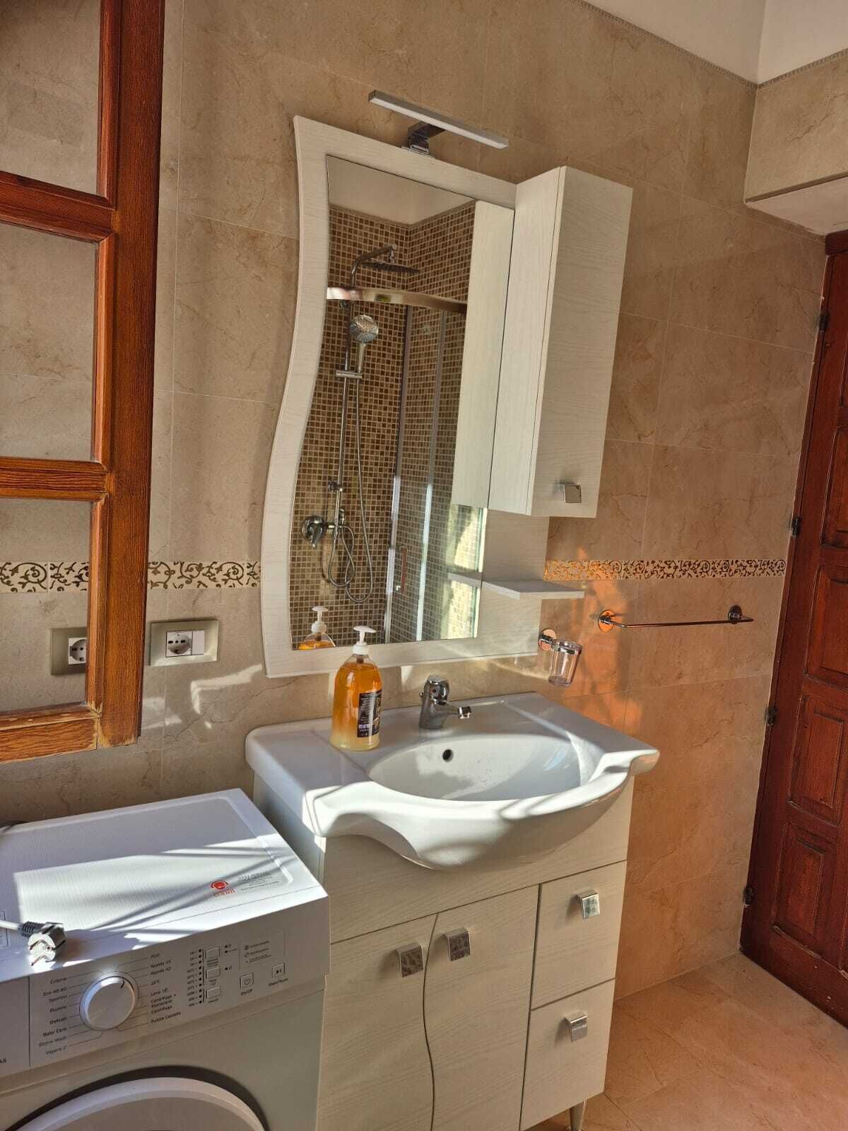 Dusche, Haartrockner, Bidet, Toilettenpapier