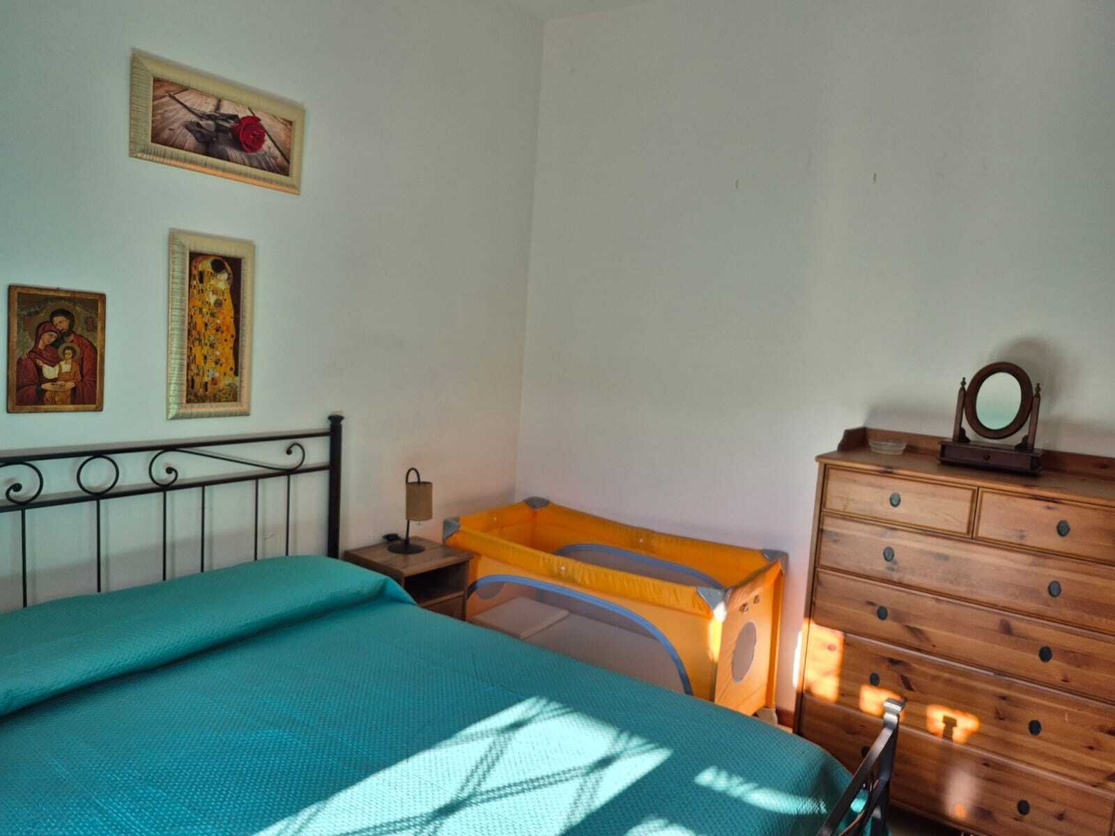 3 bedrooms, travel cot, free WiFi, bed sheets