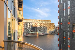 Property grounds - 2 Bedroom Apartment | 2 Beds | Millharbour (London)