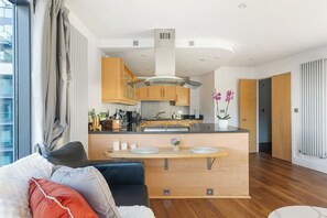 Interior - 2 Bedroom Apartment | 2 Beds | Millharbour (London)