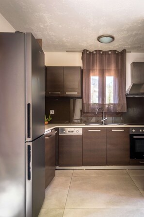 Kühlschrank, Ofen, Herdplatte, Geschirrspüler