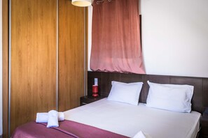 3 slaapkamers, een strijkplank/strijkijzer, gratis wifi, beddengoed