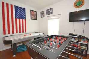House, Multiple Beds, Pool Access, Pool View (Lakeside Villa) | Games room