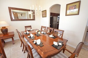 House, Multiple Beds, Pool Access, Pool View (Lakeside Villa) | Dining