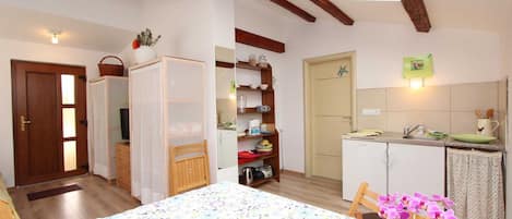 1 makuuhuone, ilmainen Wi-Fi, vuodevaatteet